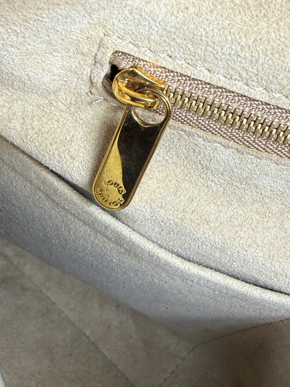 LOUIS VUITTON Artsy NM Monogram Canvas