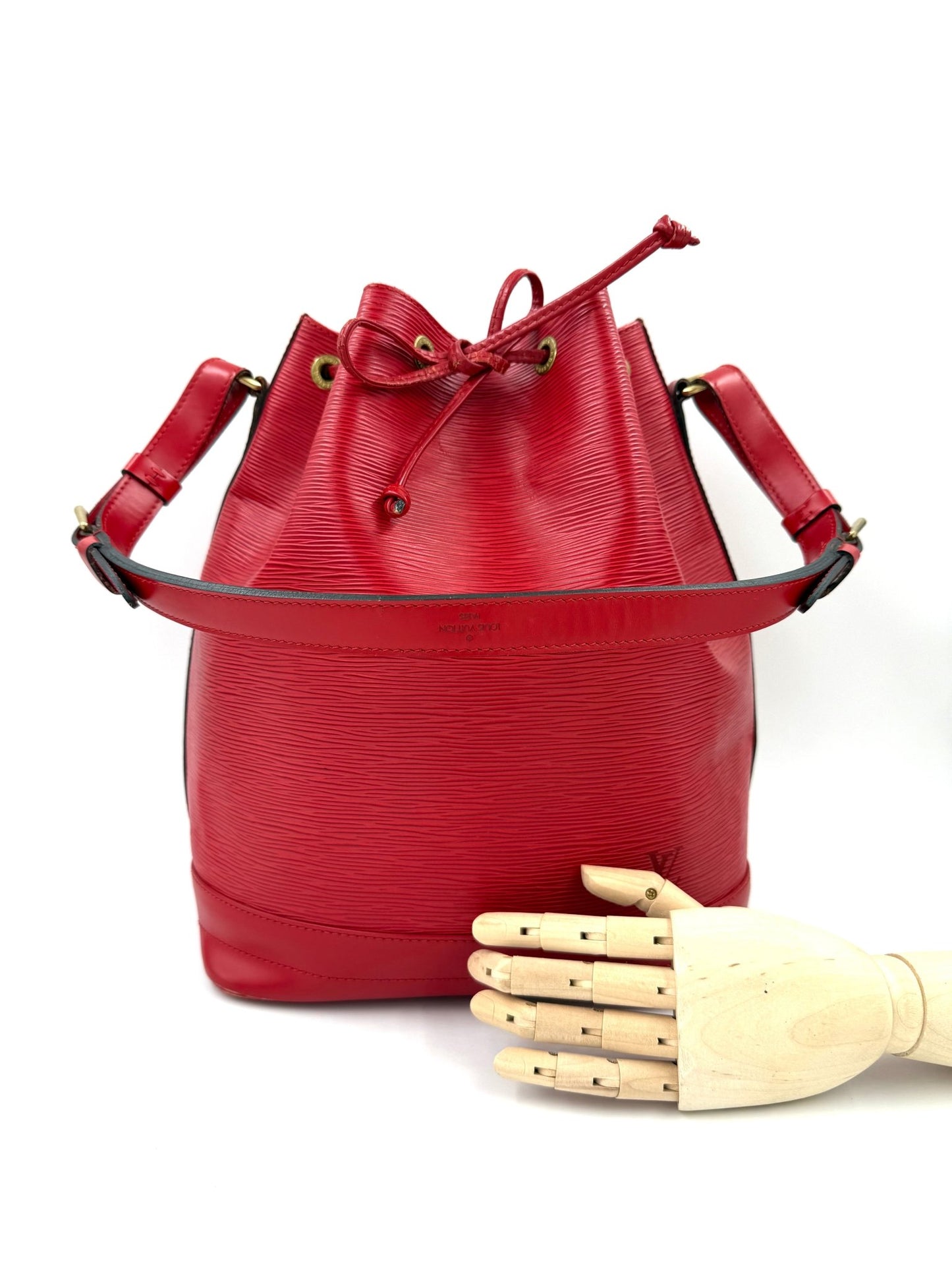 LOUIS VUITTON Sac Noe grande Epi rouge - Clutch & Macarons - AR0995 - Clutch & Macarons - 