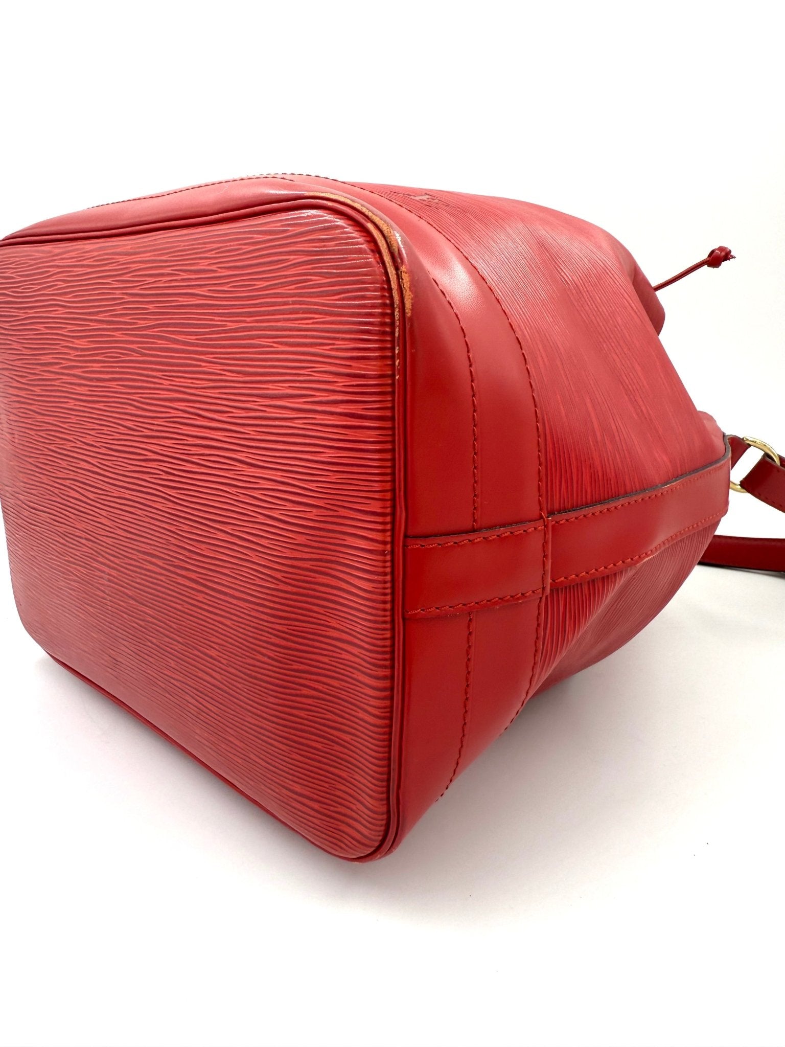 LOUIS VUITTON Sac Noe grande Epi rouge - Clutch & Macarons - AR0995 - Clutch & Macarons - 