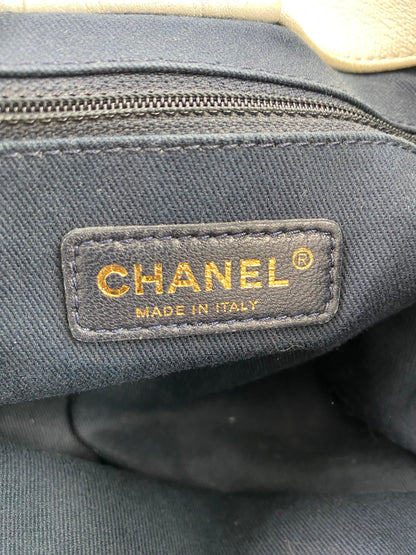 CHANEL Shopper Caviarleder weiß