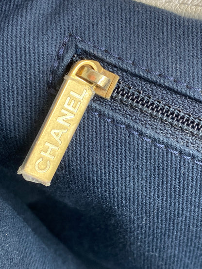 CHANEL Shopper Caviarleder weiß