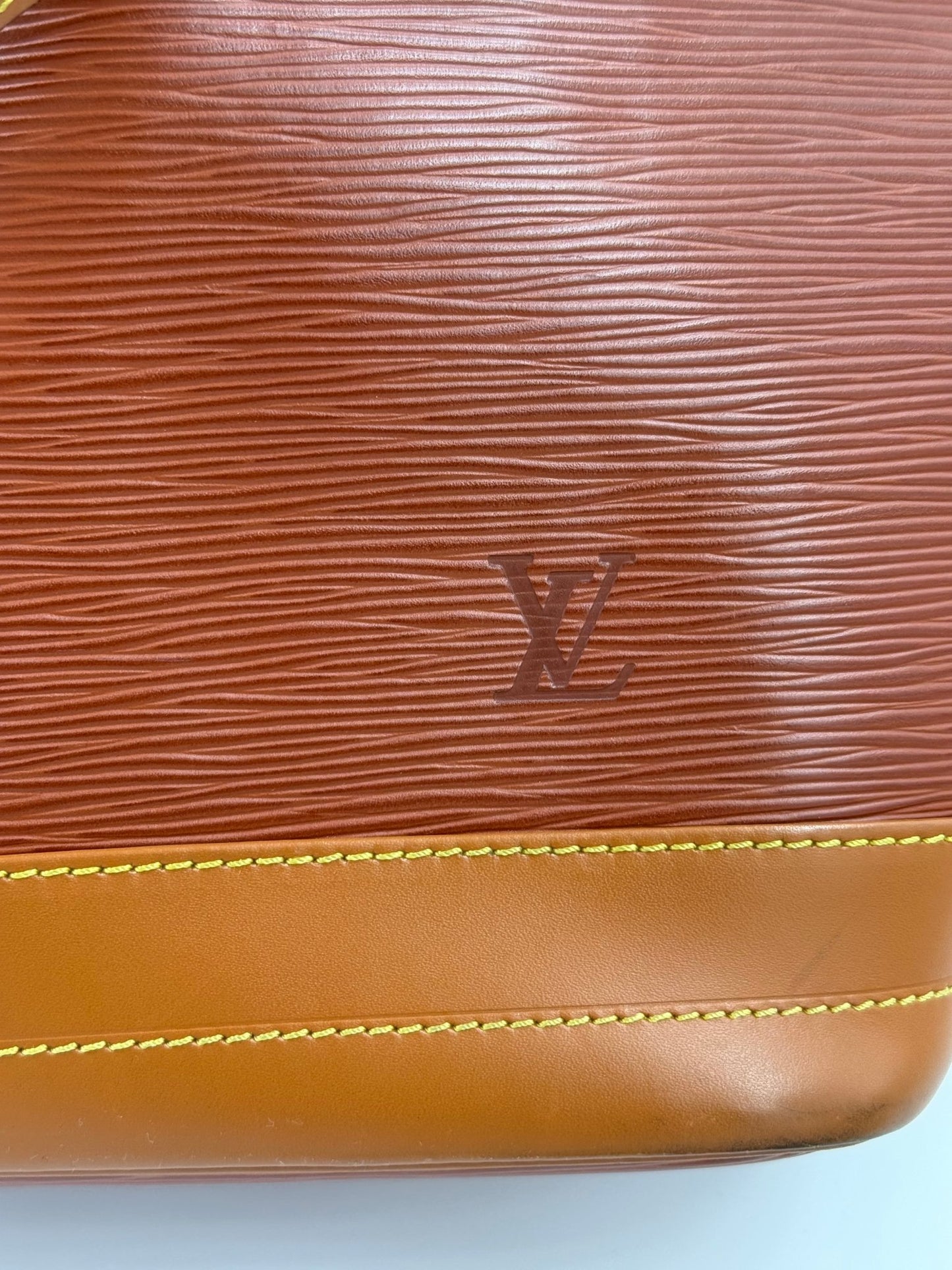 LOUIS VUITTON Noe grande Epi Bicolor - Clutch & Macarons - AR0955 - Clutch & Macarons - 