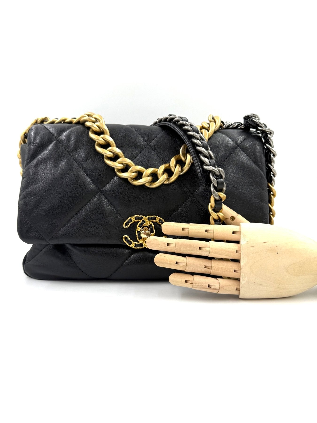 CHANEL 19 medium Ziegenleder schwarz - Clutch & Macarons - 30265077 - Clutch & Macarons - 