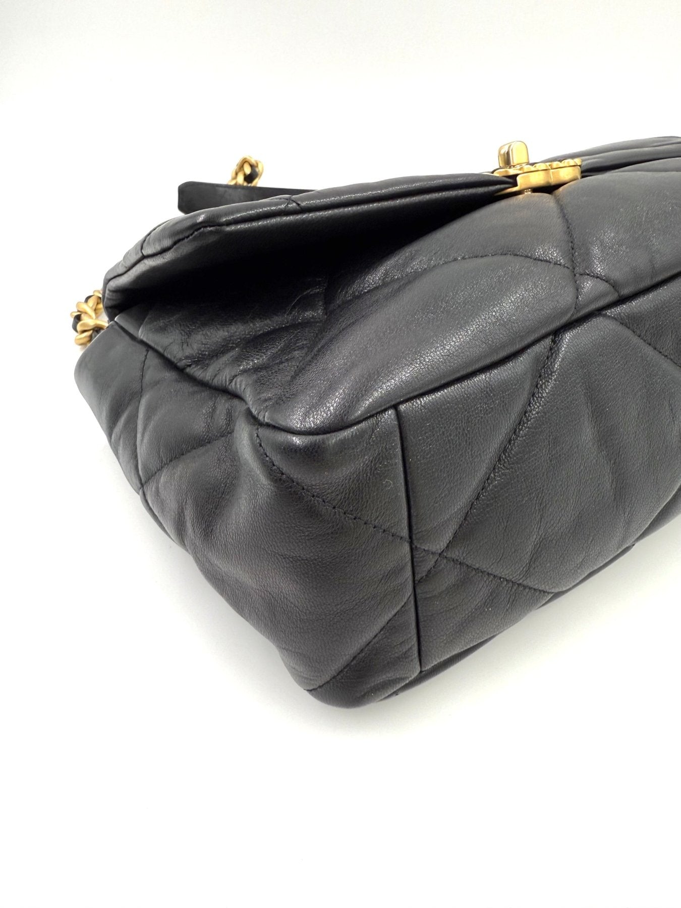 CHANEL 19 medium Ziegenleder schwarz - Clutch & Macarons - 30265077 - Clutch & Macarons - 