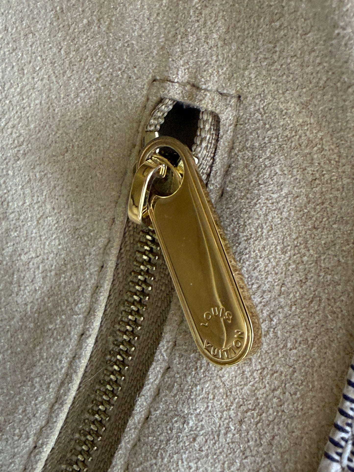 LOUIS VUITTON Artsy GM Damier Azur