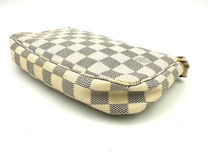 LOUIS VUITTON Pochette Accessoires Damier Azur mit Gold Chain - Clutch & Macarons - CA4067 - Clutch & Macarons - 