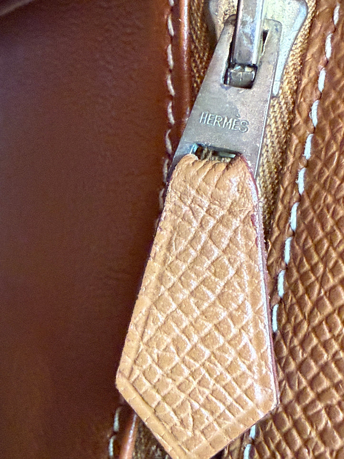 HERMÈS Kelly 28 Courchevel gold GHW