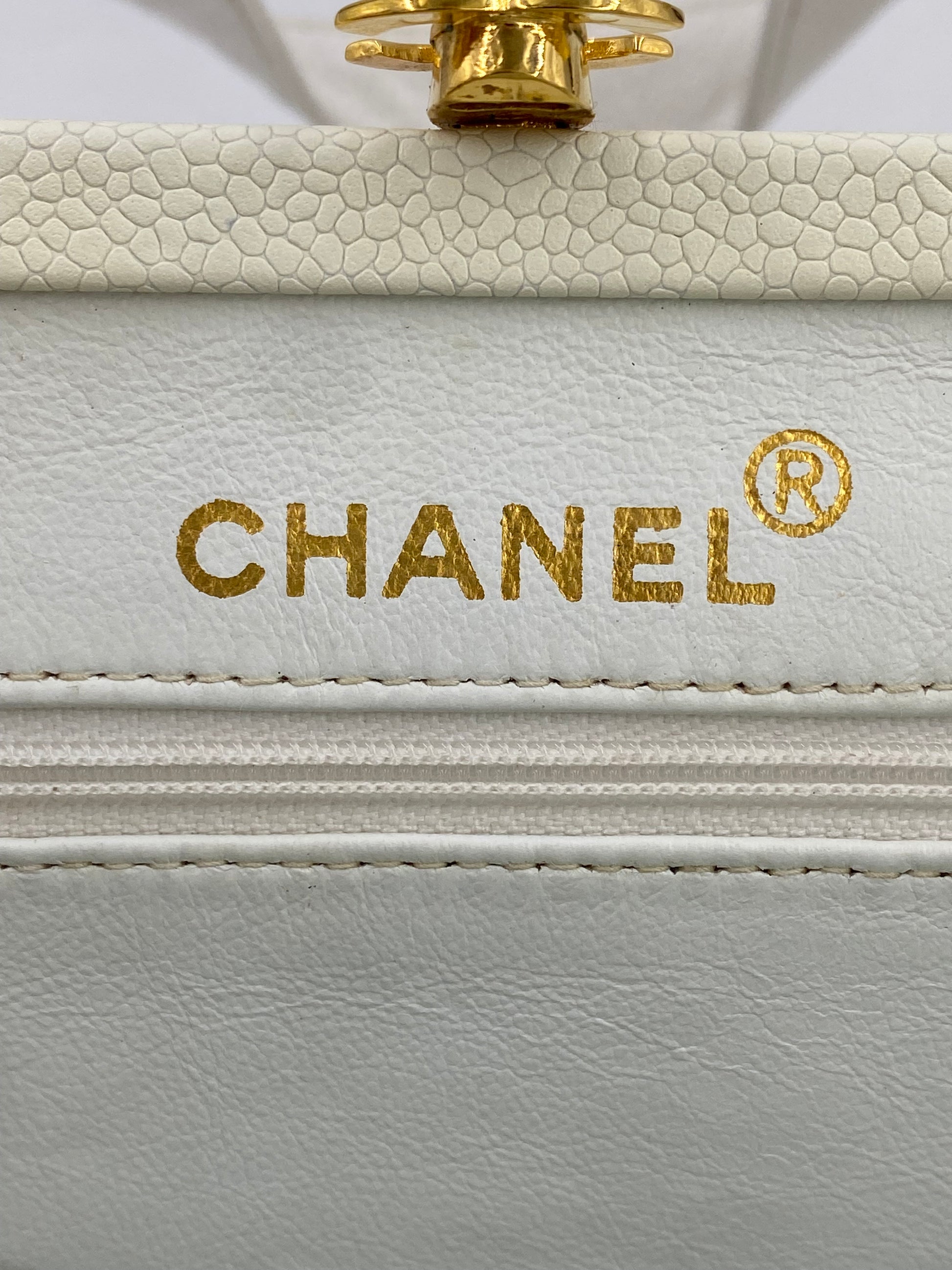 CHANEL Vintage Quilted Calfskin weiß