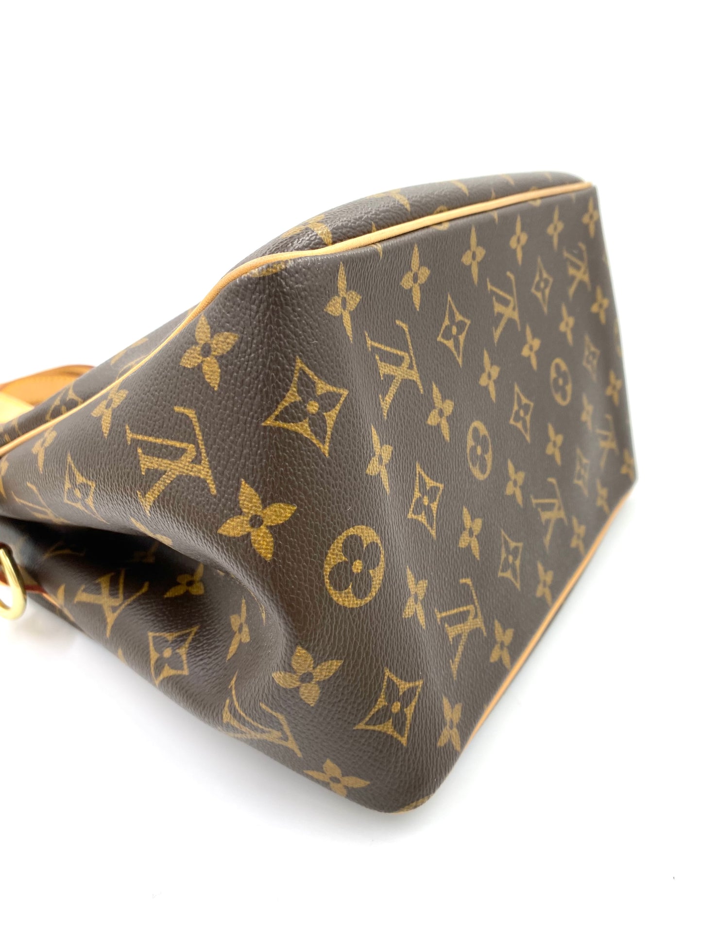 LOUIS VUITTON Batignolles Vertical Monogram Canvas