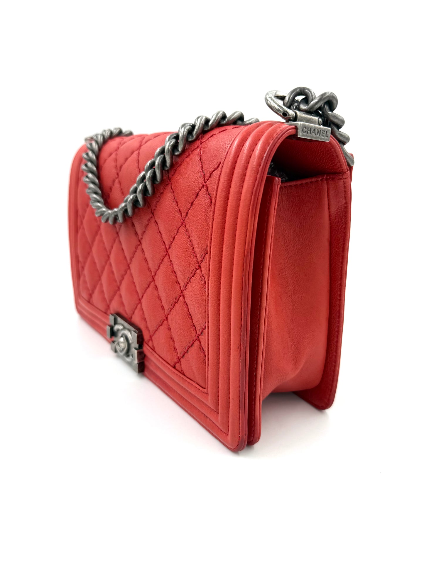 CHANEL Boy Bag medium Caviar rot SHW