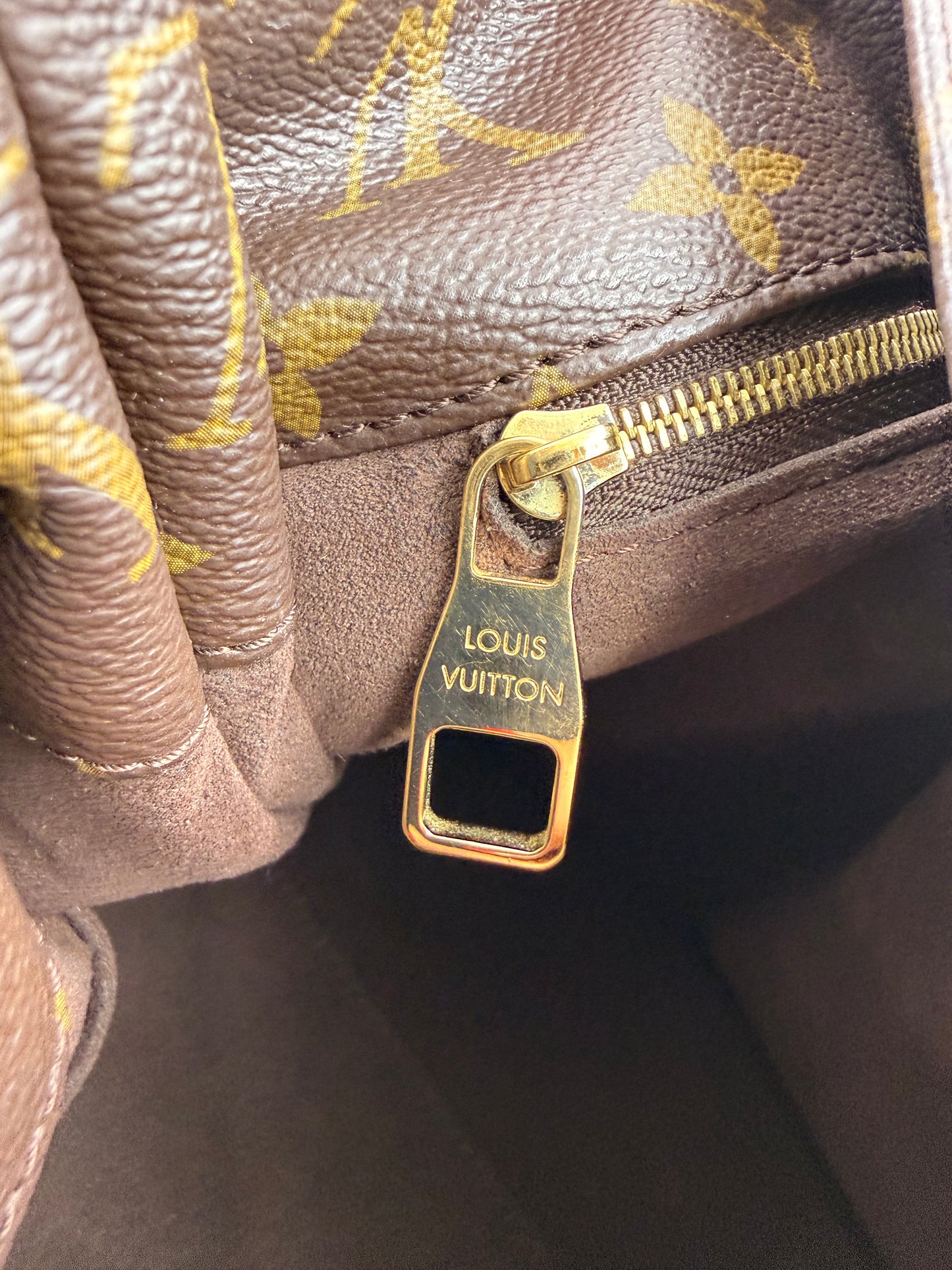 LOUIS VUITTON Metis Hobo Monogram Canvas