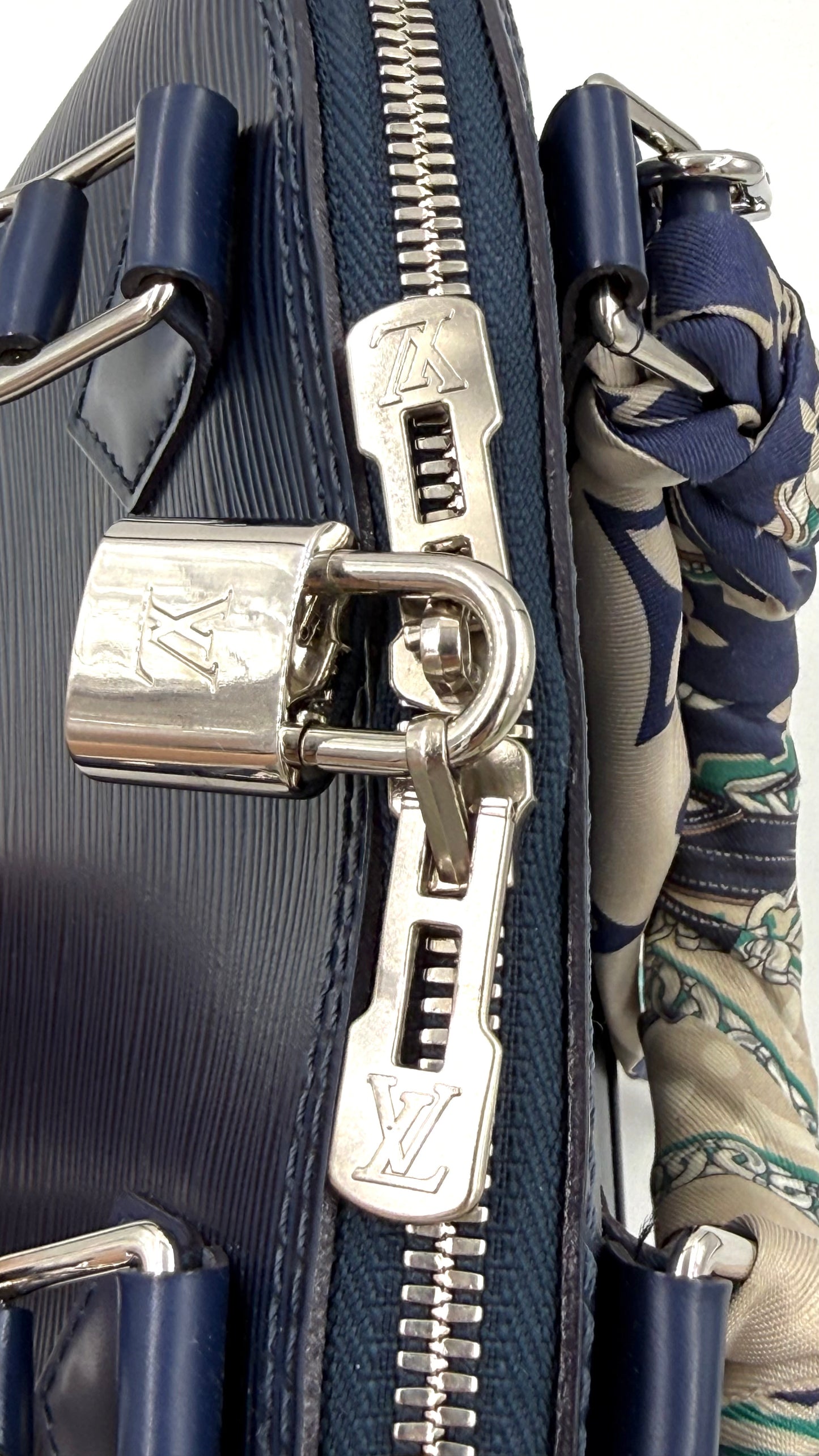 LOUIS VUITTON Alma BB Epi indigo