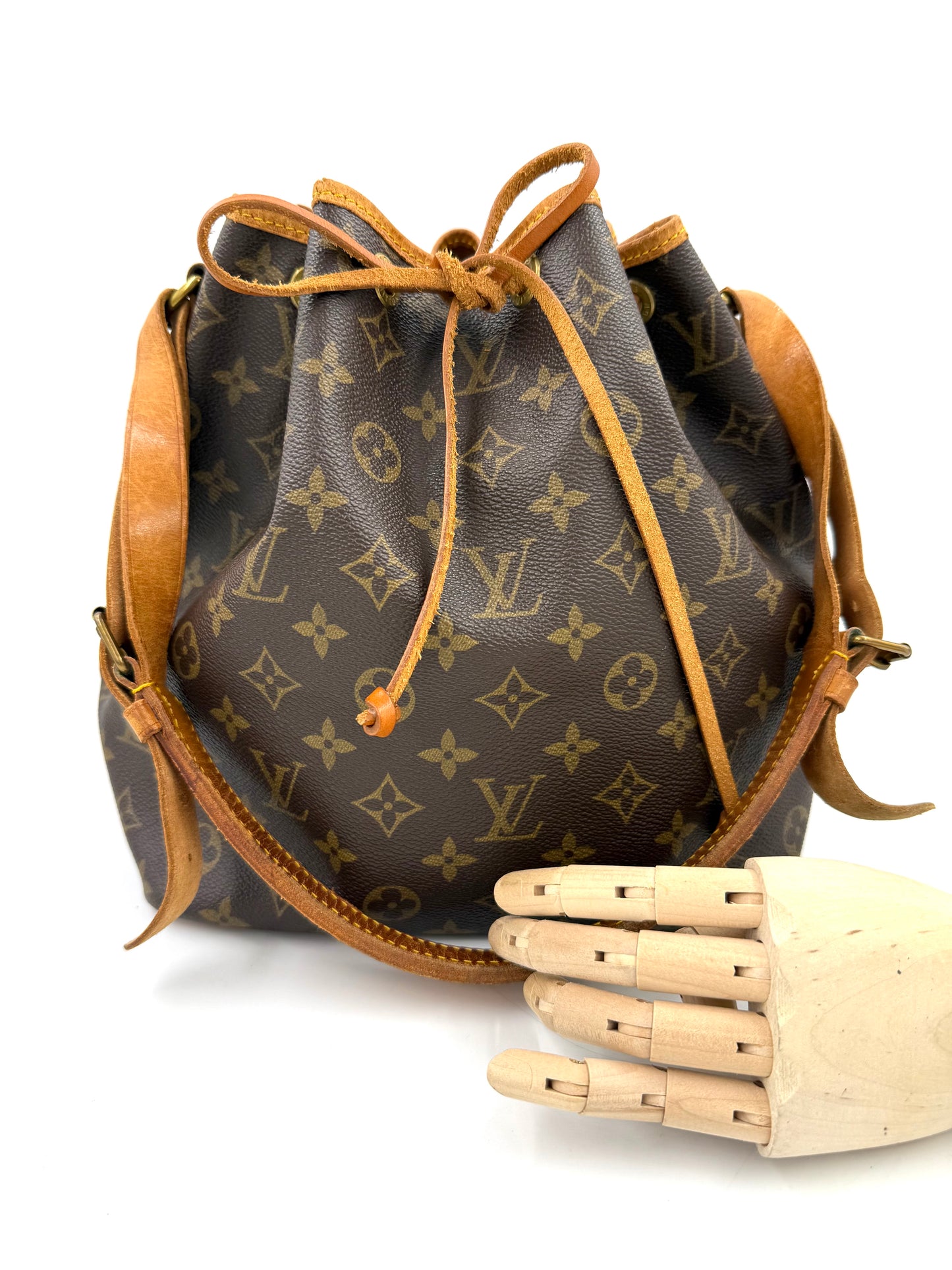 LOUIS VUITTON Noe petit Monogram Canvas