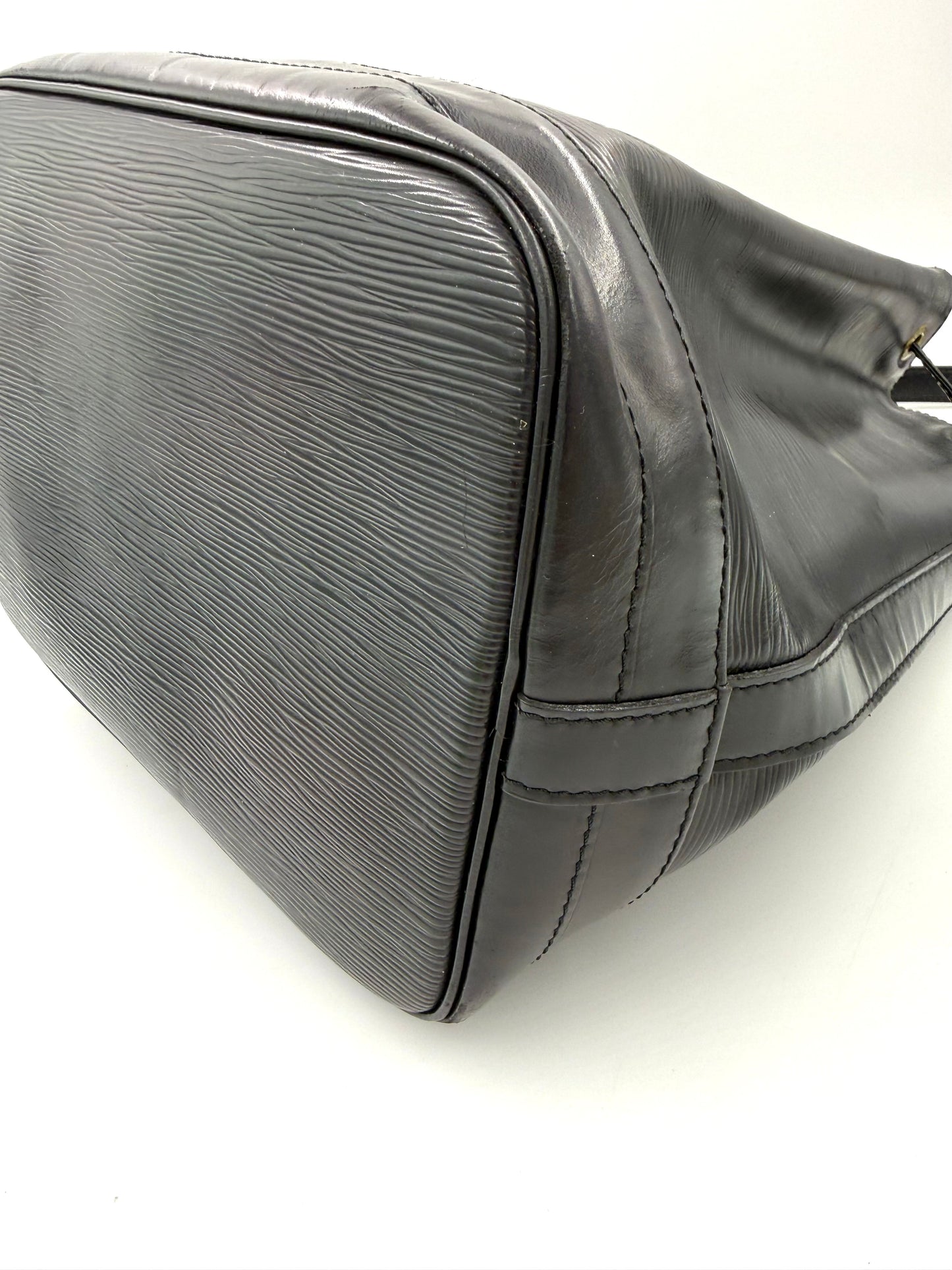 LOUIS VUITTON Noe grande Epi schwarz