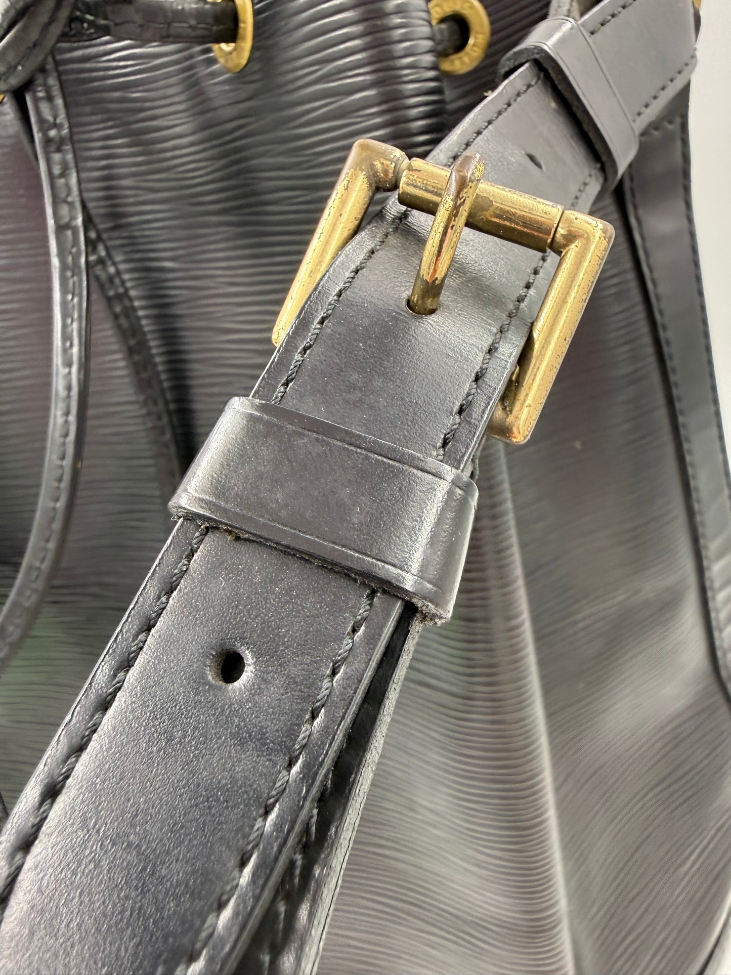 LOUIS VUITTON Noe grande Epi schwarz