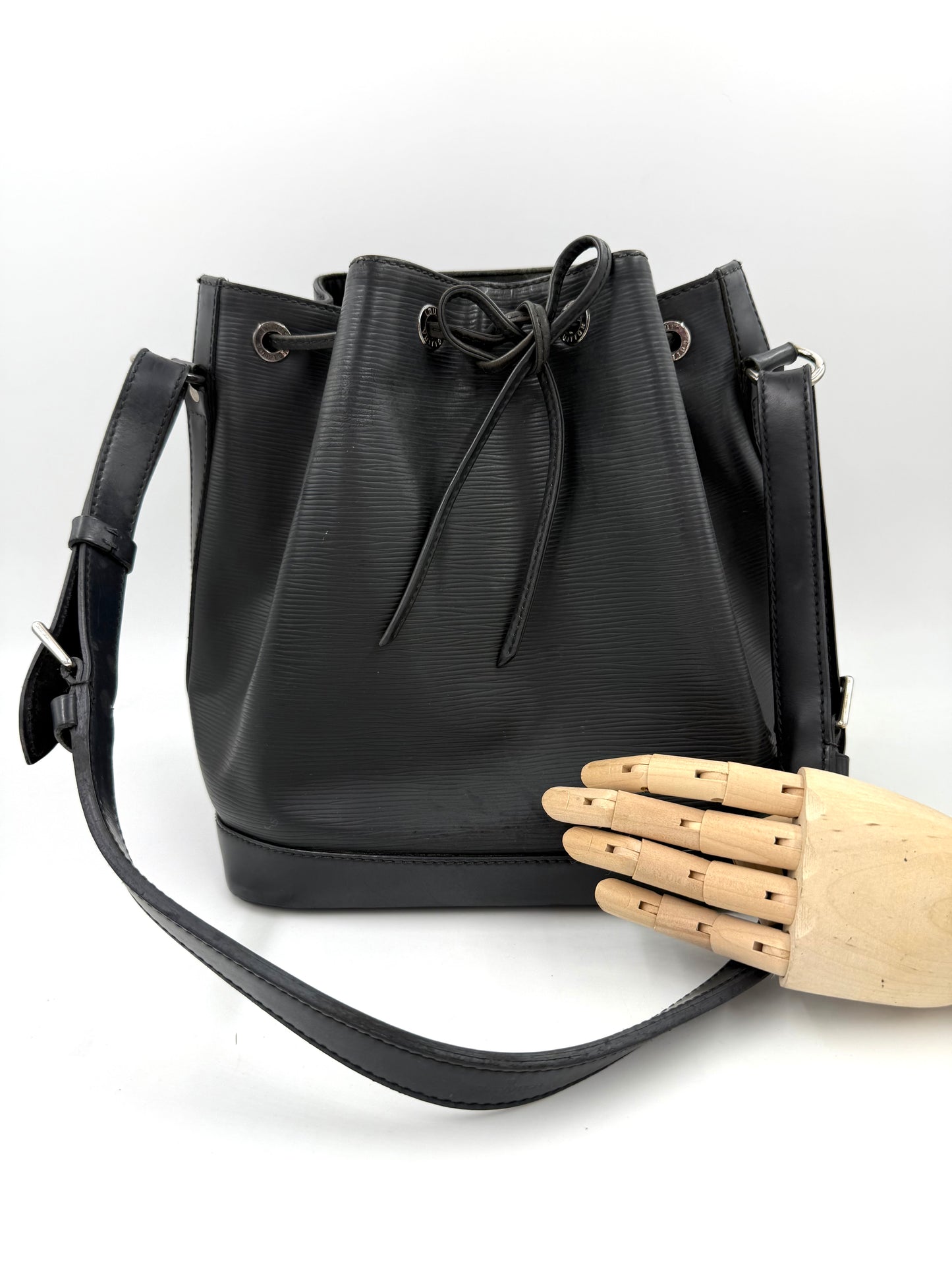 LOUIS VUITTON Noe petit Smooth Epi schwarz