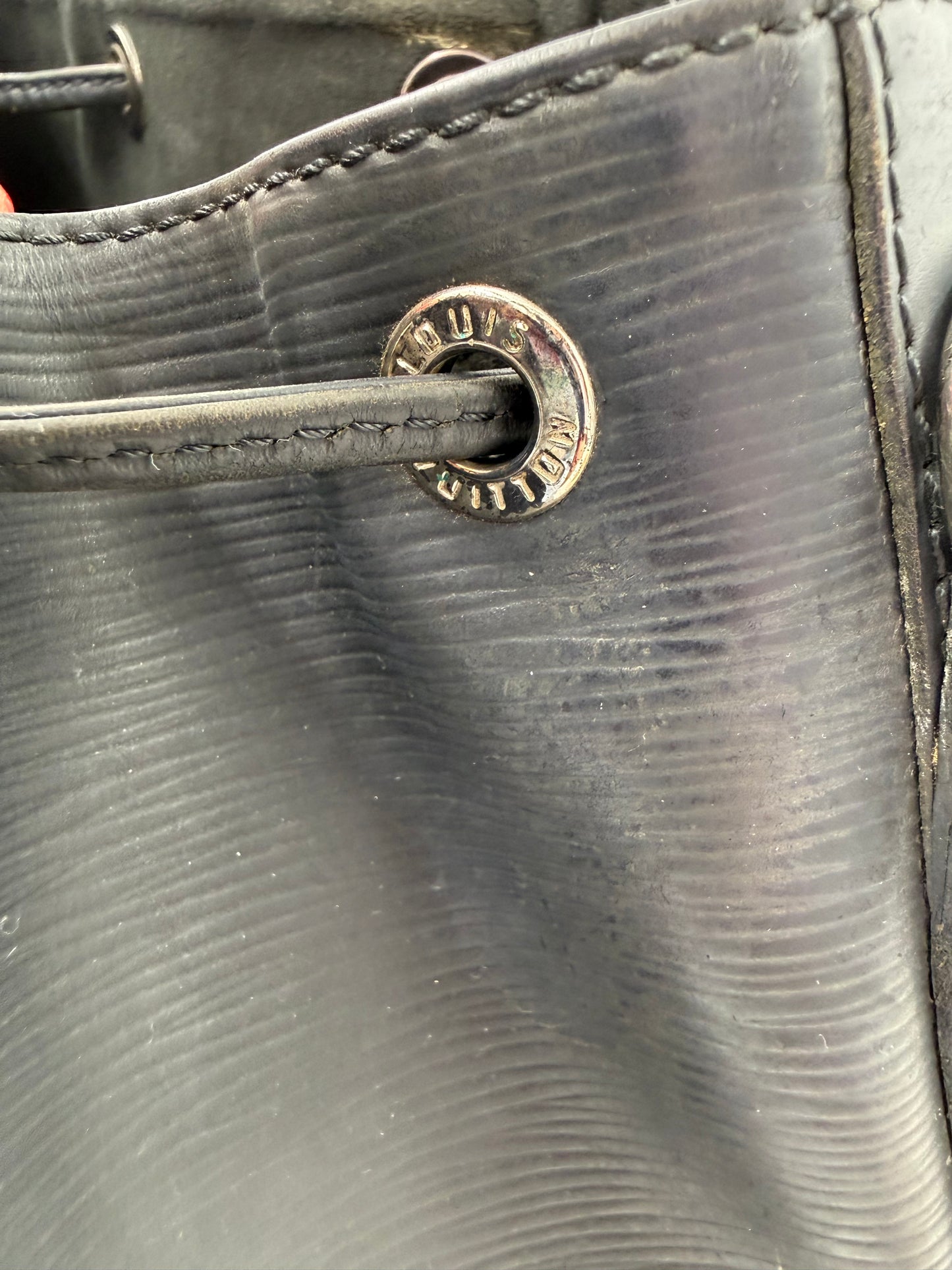 LOUIS VUITTON Noe petit Smooth Epi schwarz