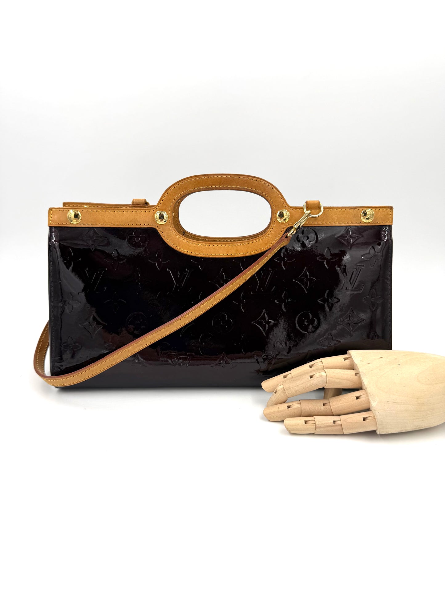 LOUIS VUITTON Roxbury Mongoram Vernis Amarante