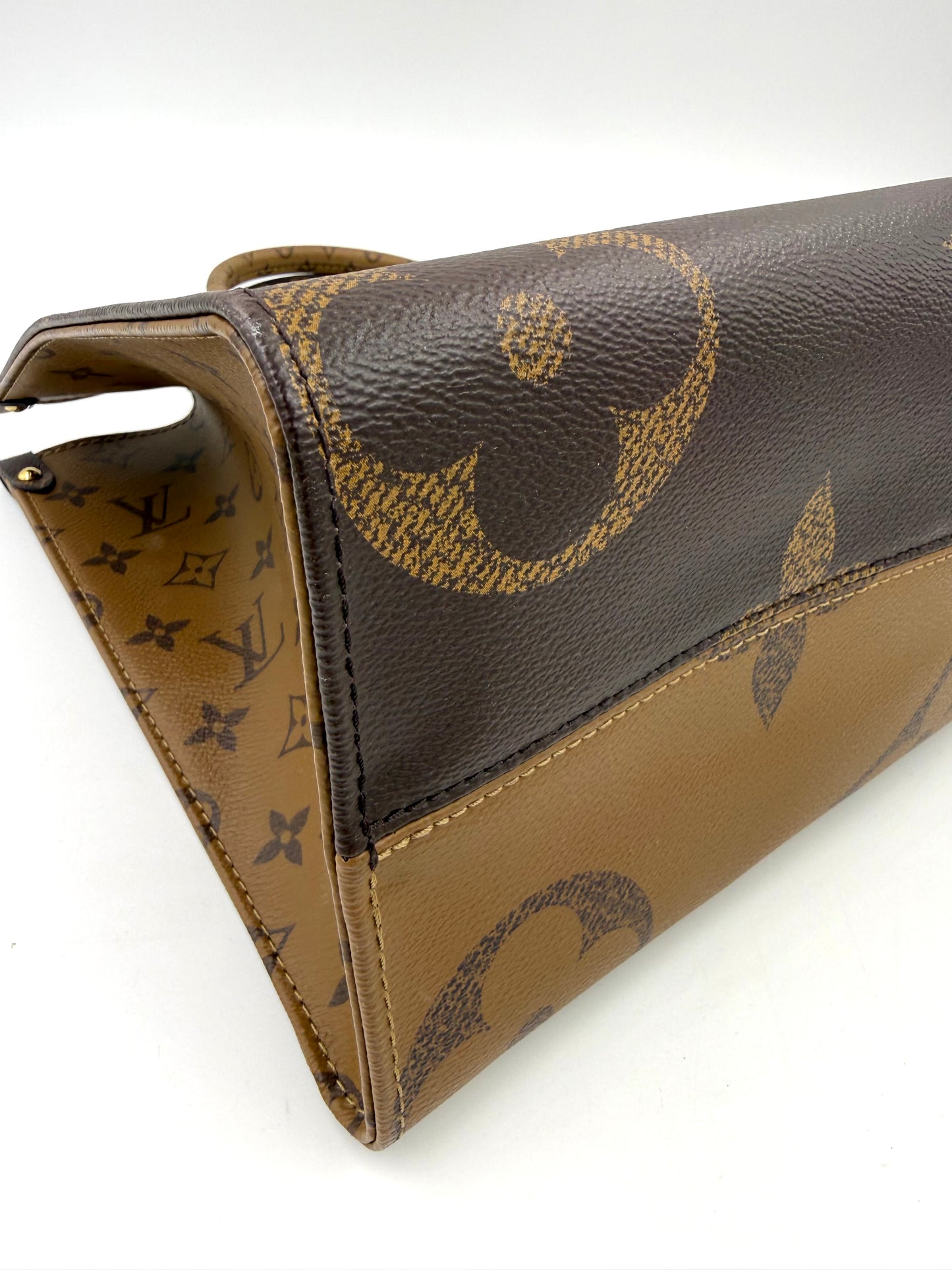 LOUIS VUITTON Onthego MM Monogram Giant Reverse
