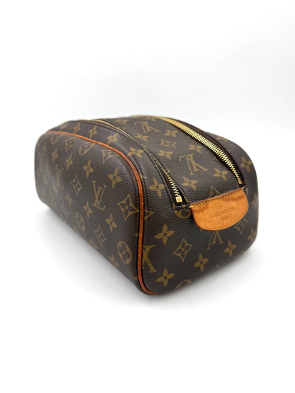 LOUIS VUITTON Dopp Kit Poch Toilette Monogram Canvas