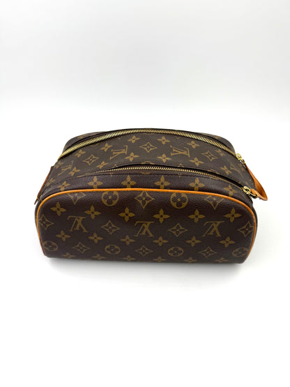 LOUIS VUITTON Dopp Kit Poch Toilette Monogram Canvas