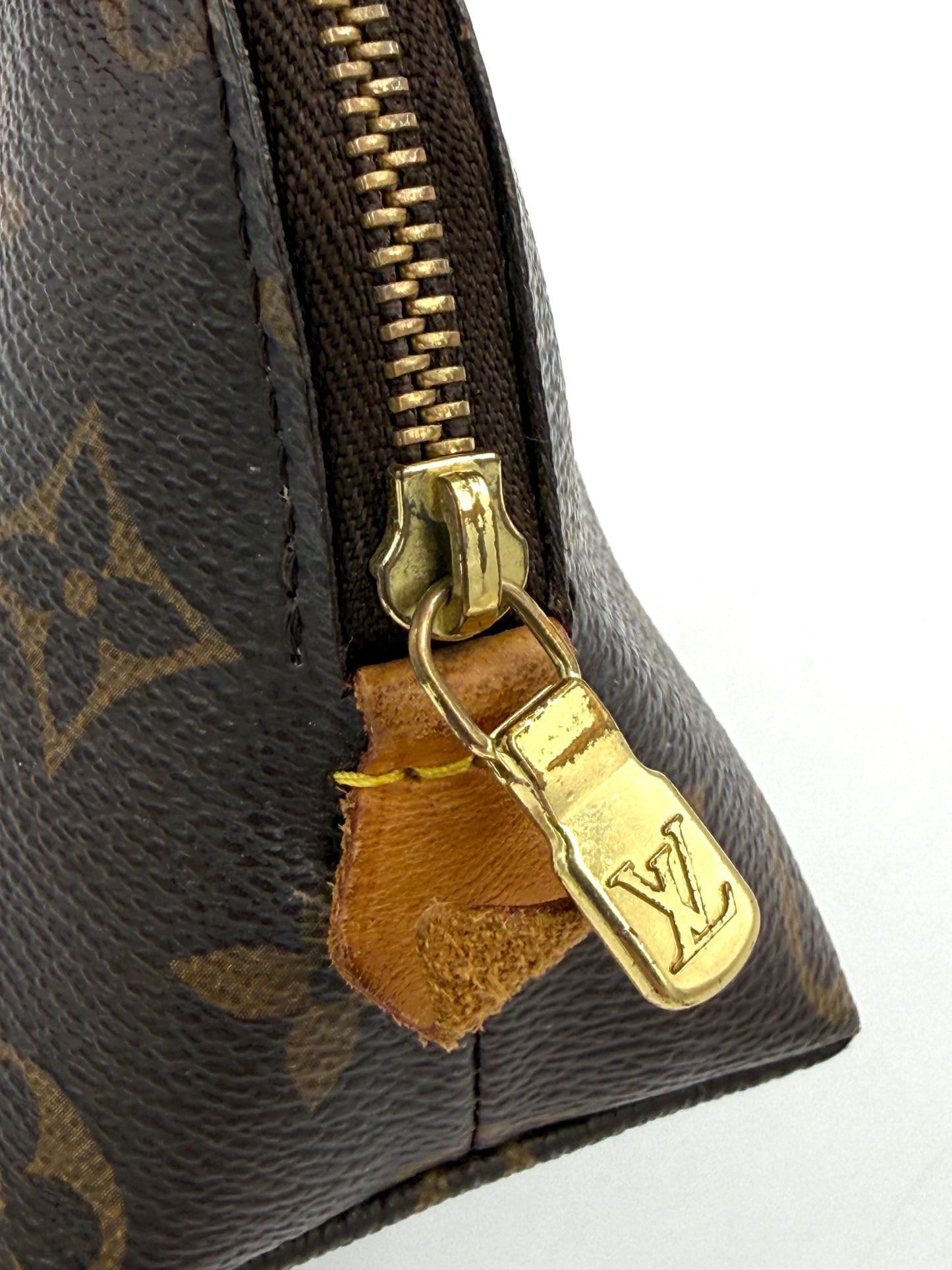 LOUIS VUITTON Pochette Cosmetique Monogram Canvas