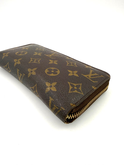 LOUIS VUITTON Zippy Monogram Canvas