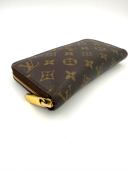 LOUIS VUITTON Zippy Monogram Canvas