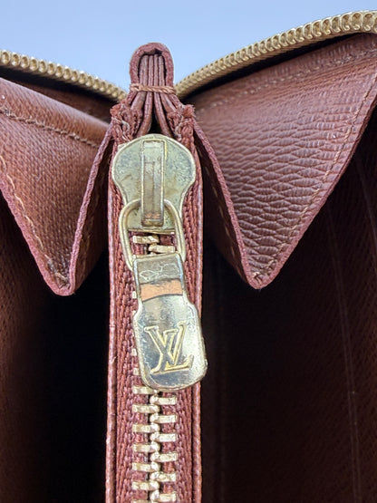 LOUIS VUITTON Zippy Monogram Canvas