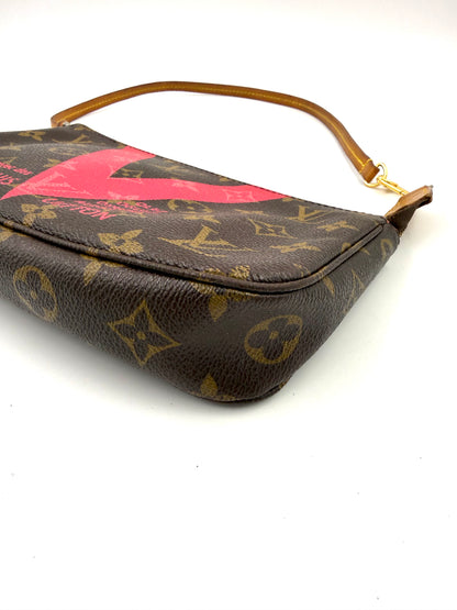 LOUIS VUITTON Pochette Accessoires V pink