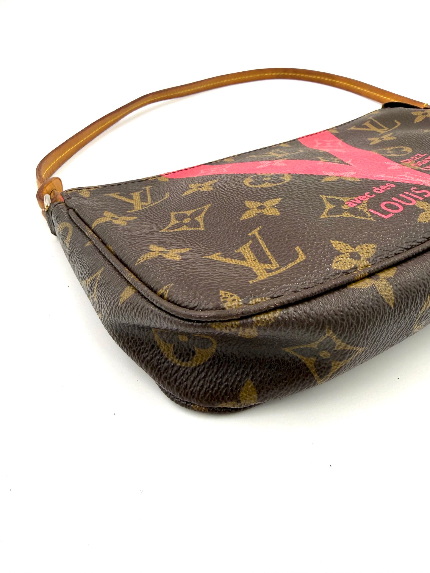 LOUIS VUITTON Pochette Accessoires V pink