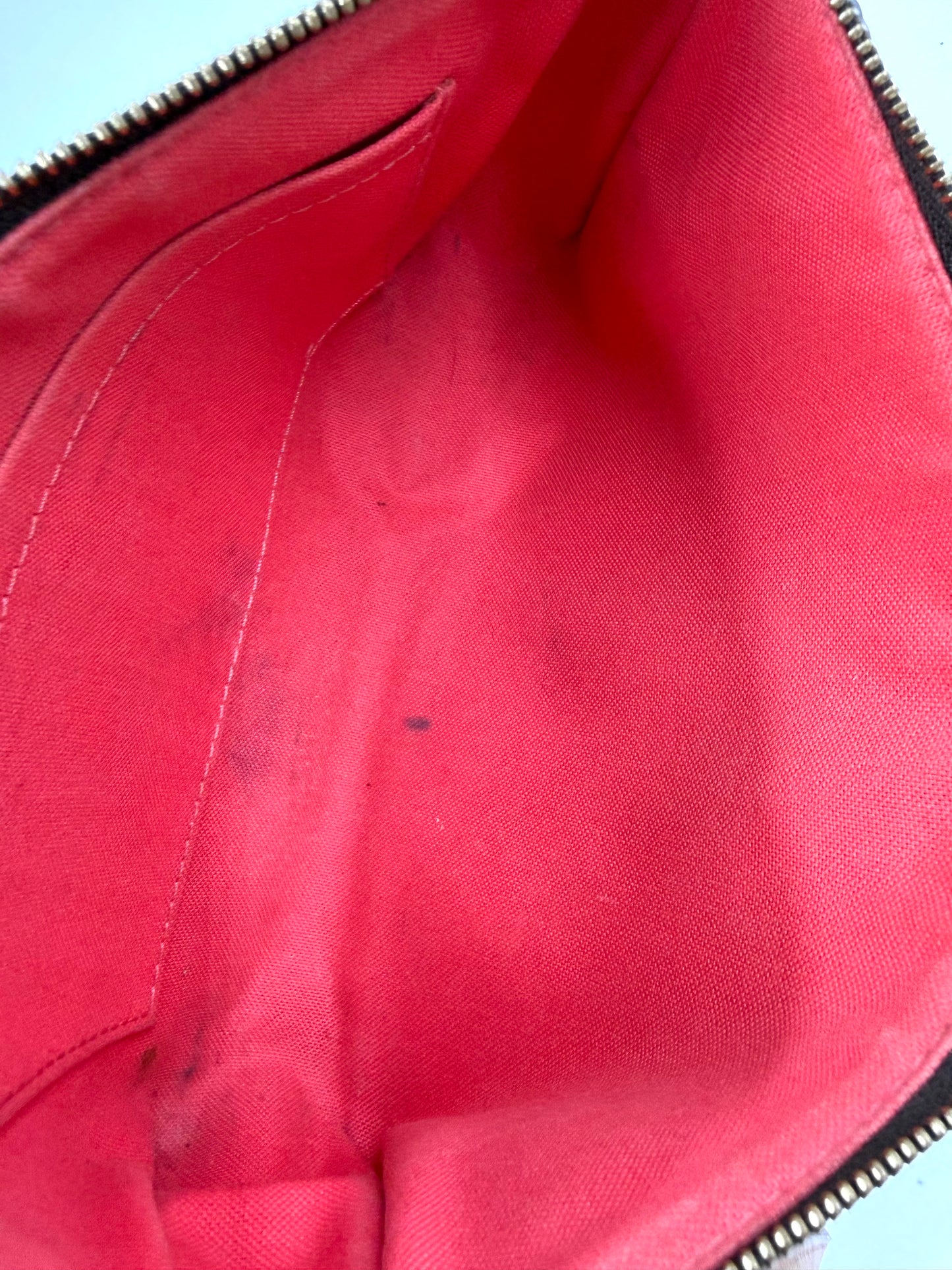 LOUIS VUITTON Pochette Accessoires V pink