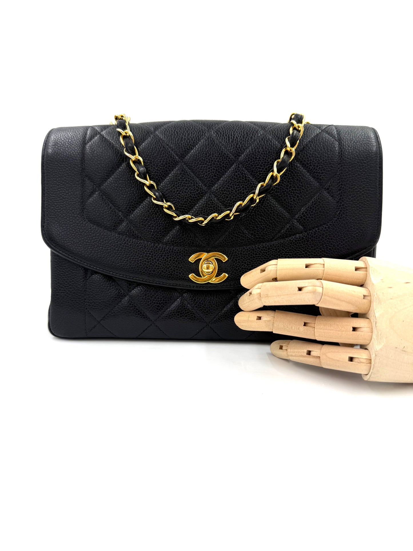 CHANEL Diana medium Caviar schwarz GHW