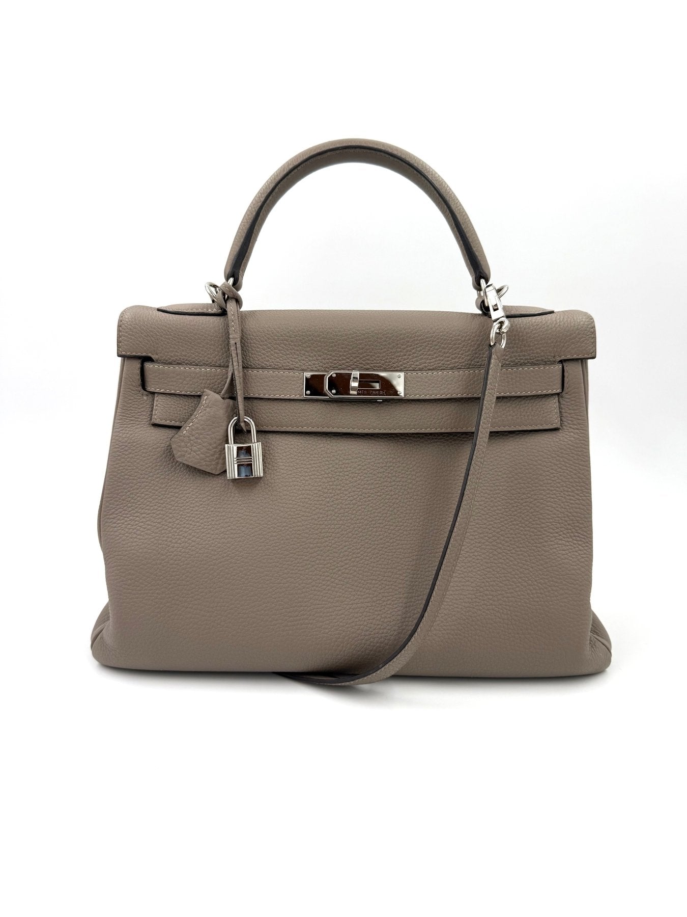 HERMÈS Kelly 32 Retourne Gris Asphalte PHW aus weichem Clemence Leder mit palladiumfarbener Hardware und elegantem Design.