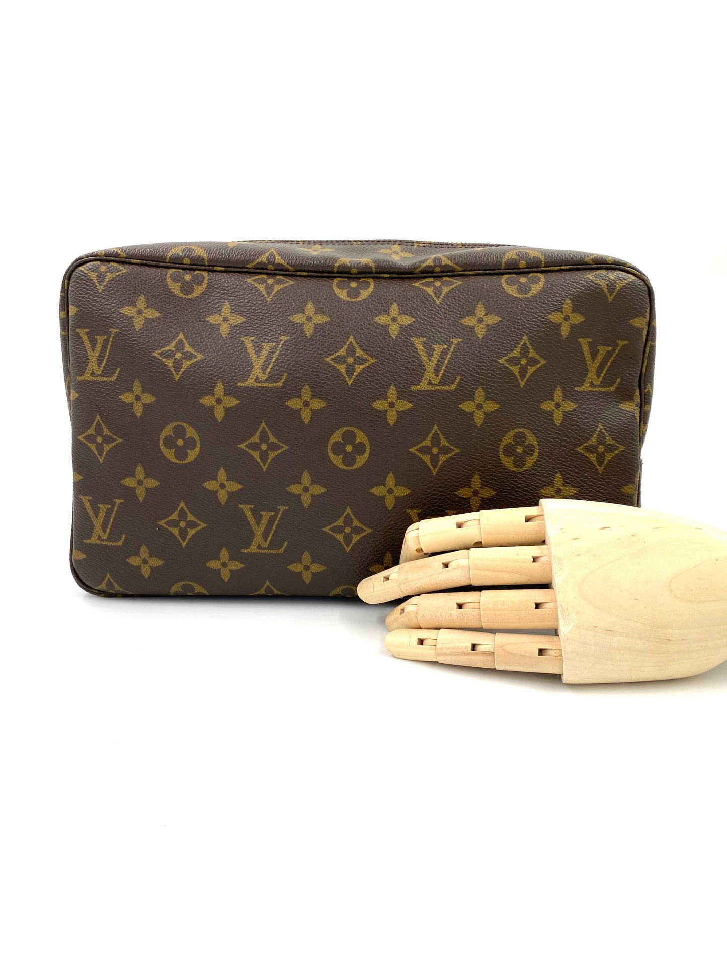 LOUIS VUITTON Trousse Toilette 28 Monogram Canvas