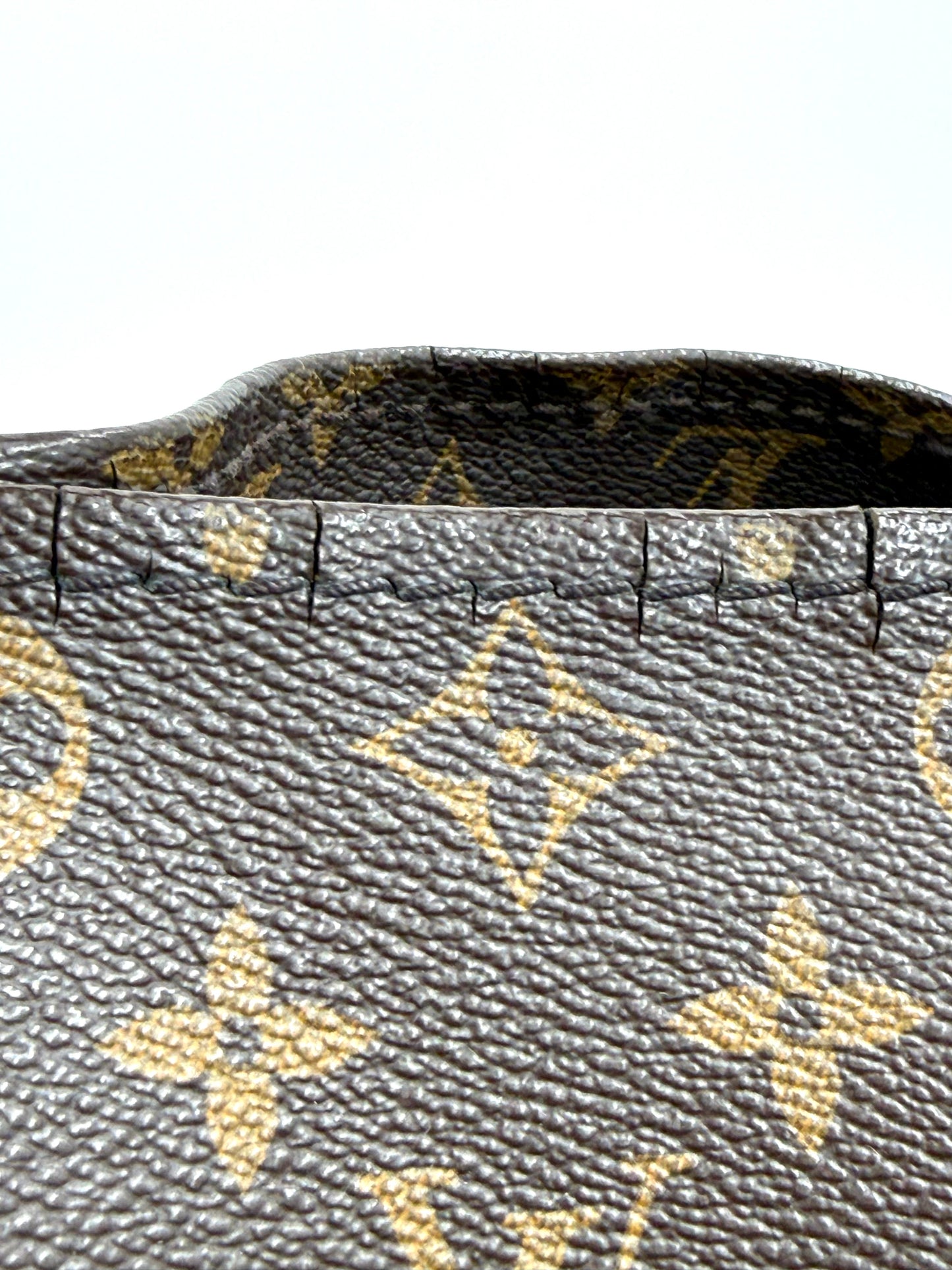 LOUIS VUITTON Artsy MM Monogram Canvas