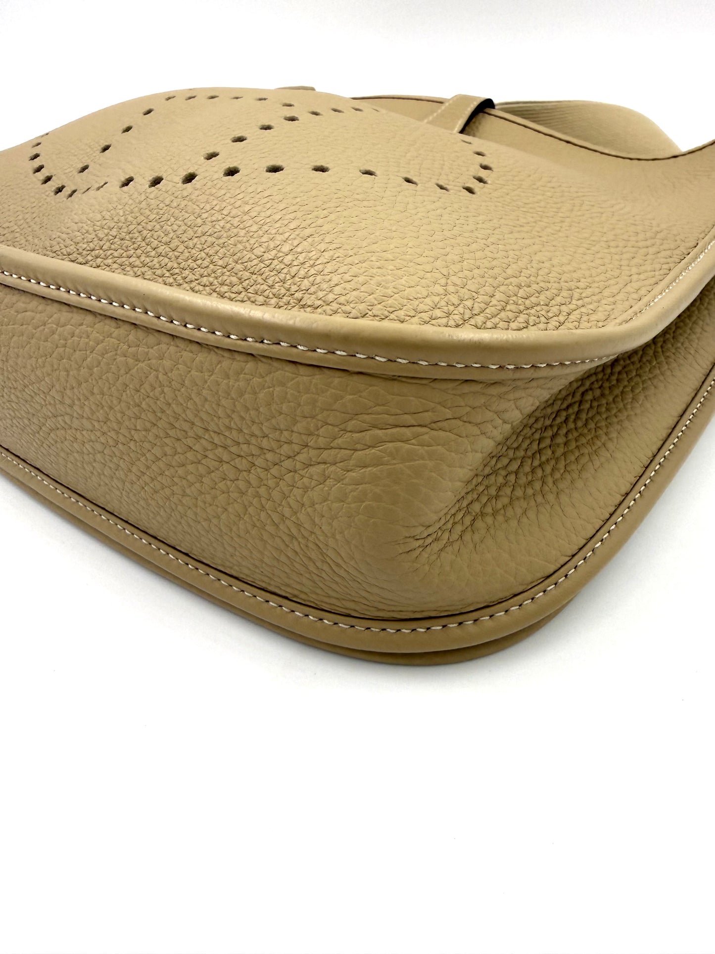 HERMÈS Evelyne 29 Clemence Trench GHW