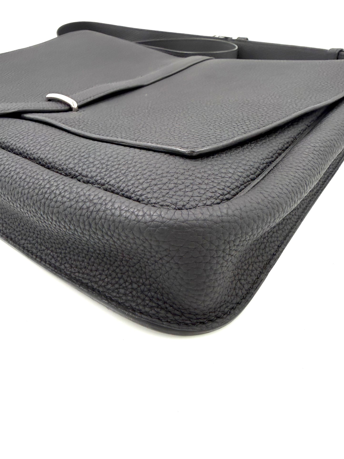 HERMÈS Steve Light Messenger Togo schwarz PHW