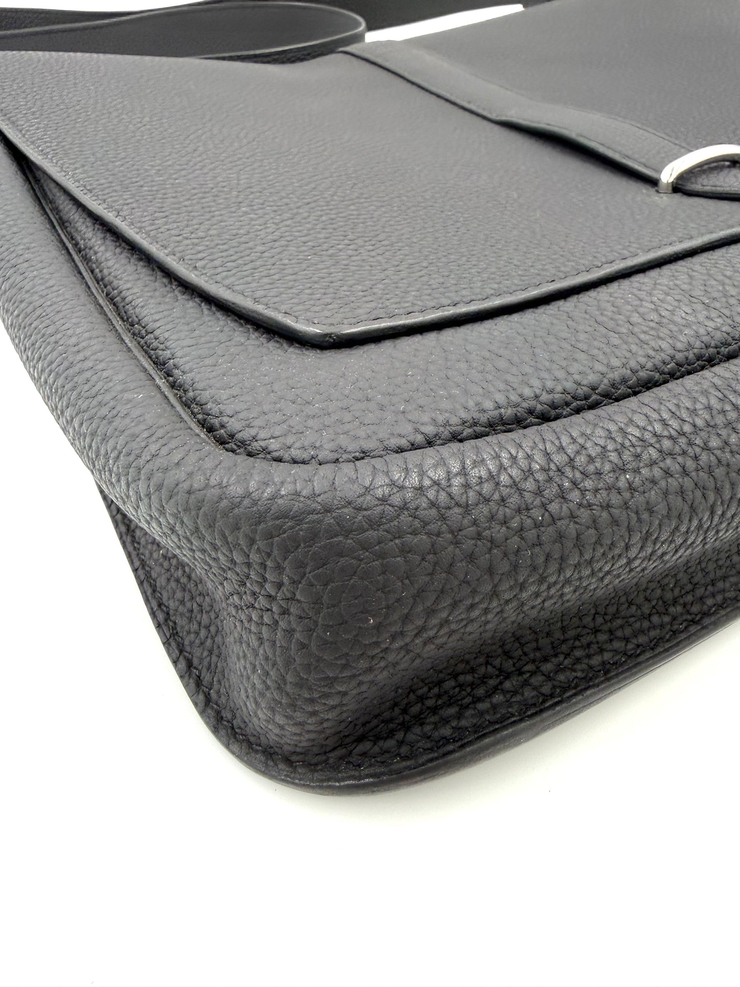HERMÈS Steve Light Messenger Togo schwarz PHW