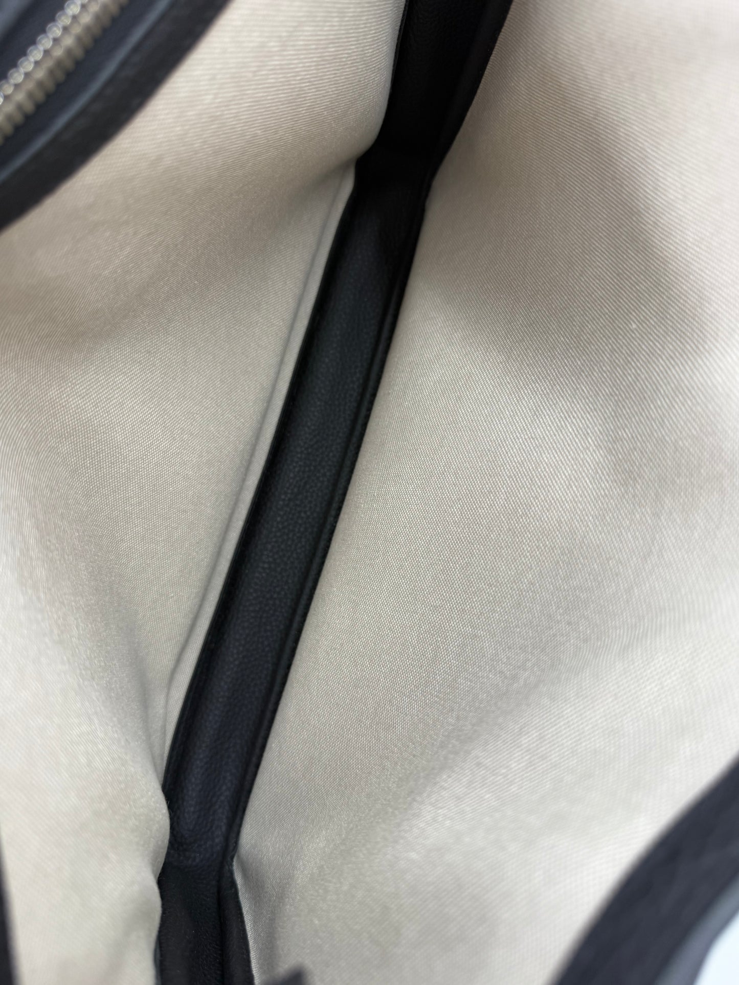 HERMÈS Steve Light Messenger Togo schwarz PHW