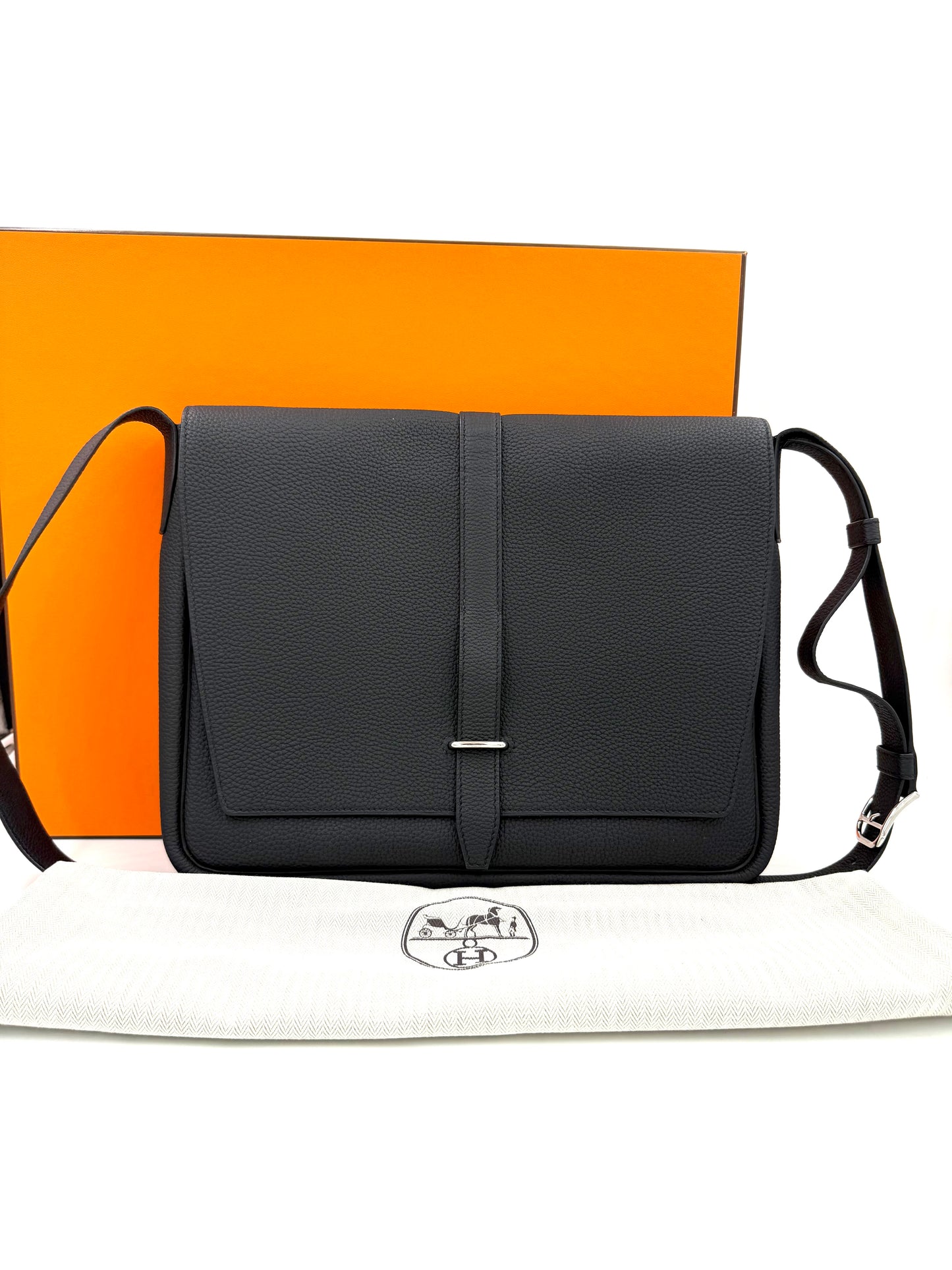 HERMÈS Steve Light Messenger Togo schwarz PHW