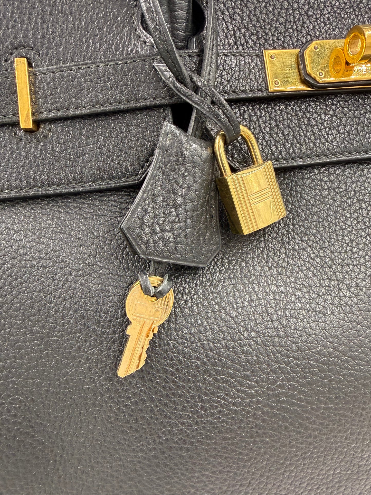HERMÈS Birkin 40 schwarz GHW mit Schulterriemen