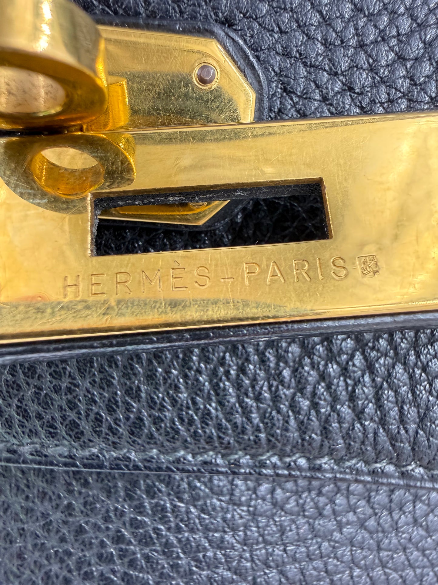 HERMÈS Birkin 40 schwarz GHW mit Schulterriemen