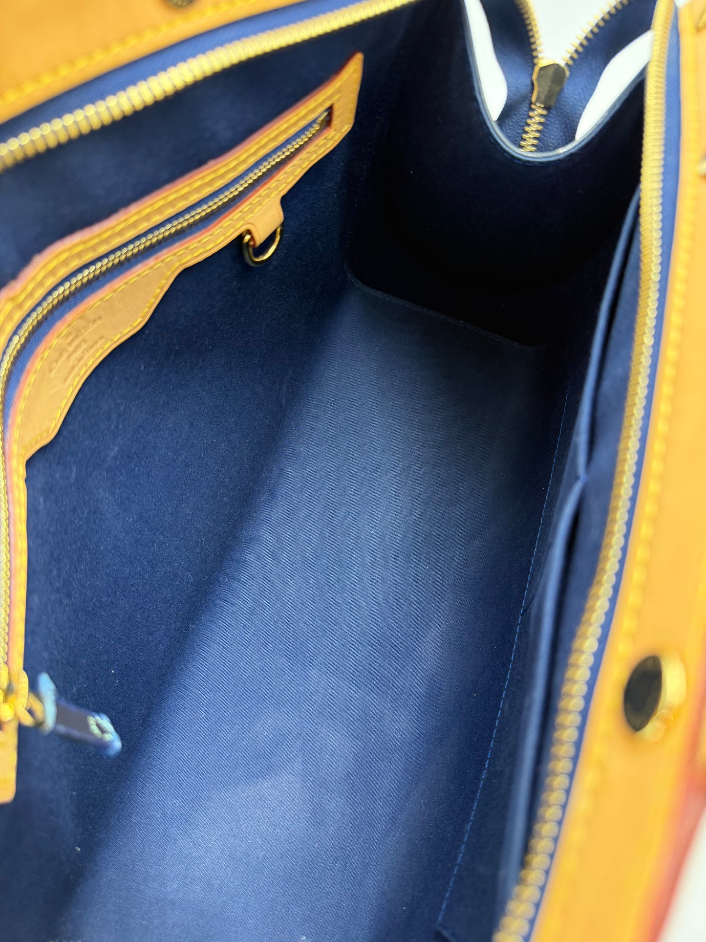 LOUIS VUITTON Brea MM Monogram Vernis infini