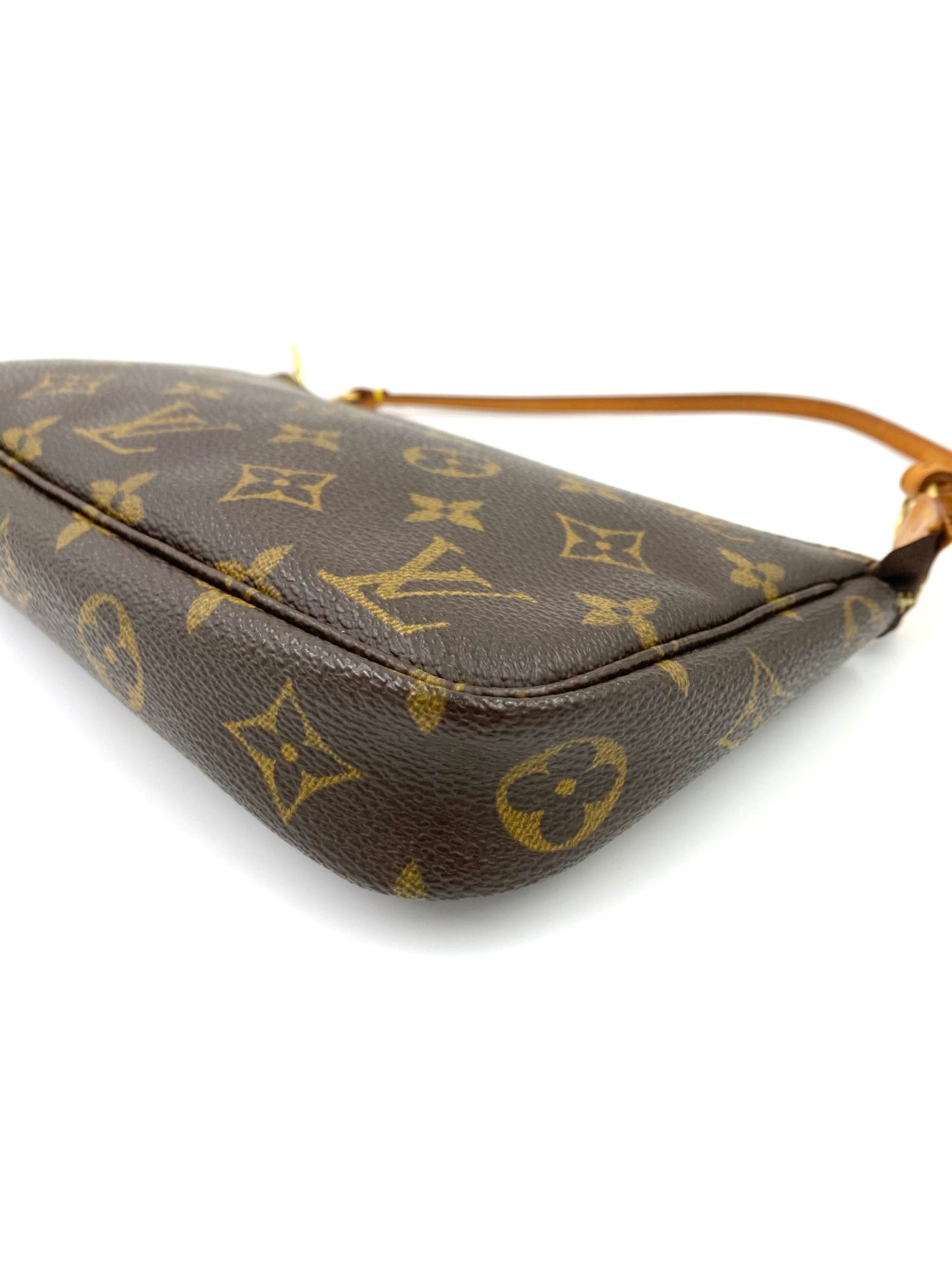 LOUIS VUITTON Pochette Accessoires Monogram Canvas - Clutch & Macarons - AR1021 - Clutch & Macarons - 