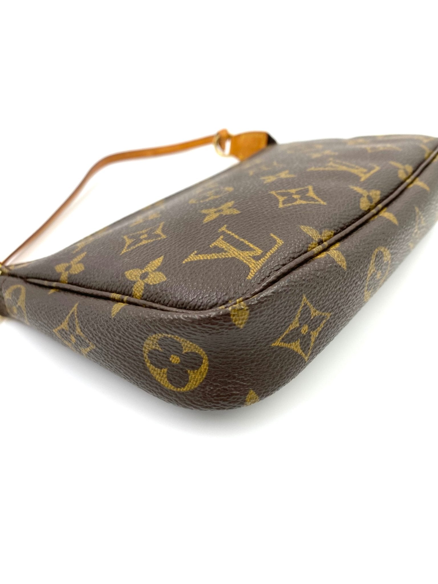 LOUIS VUITTON Pochette Accessoires Monogram Canvas - Clutch & Macarons - AR1021 - Clutch & Macarons - 