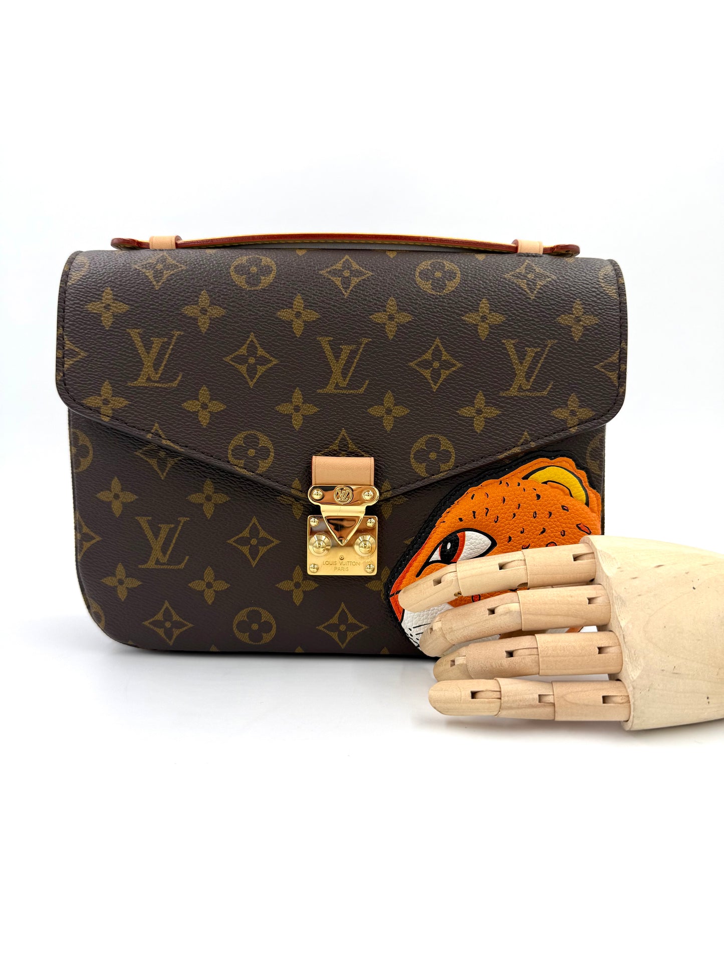 LOUIS VUITTON Pochette Metis Monogram Canvas Sun Yitian