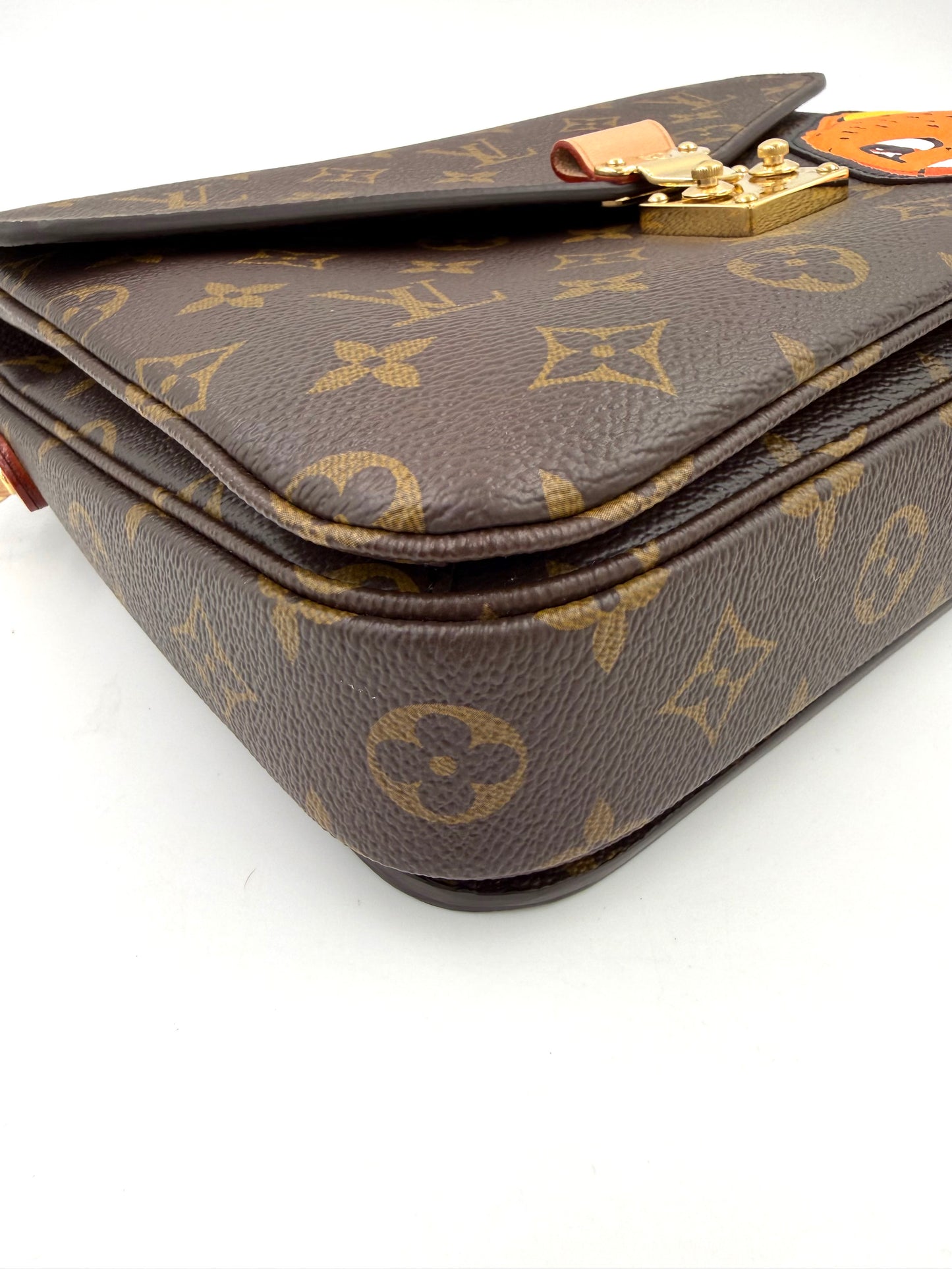 LOUIS VUITTON Pochette Metis Monogram Canvas Sun Yitian