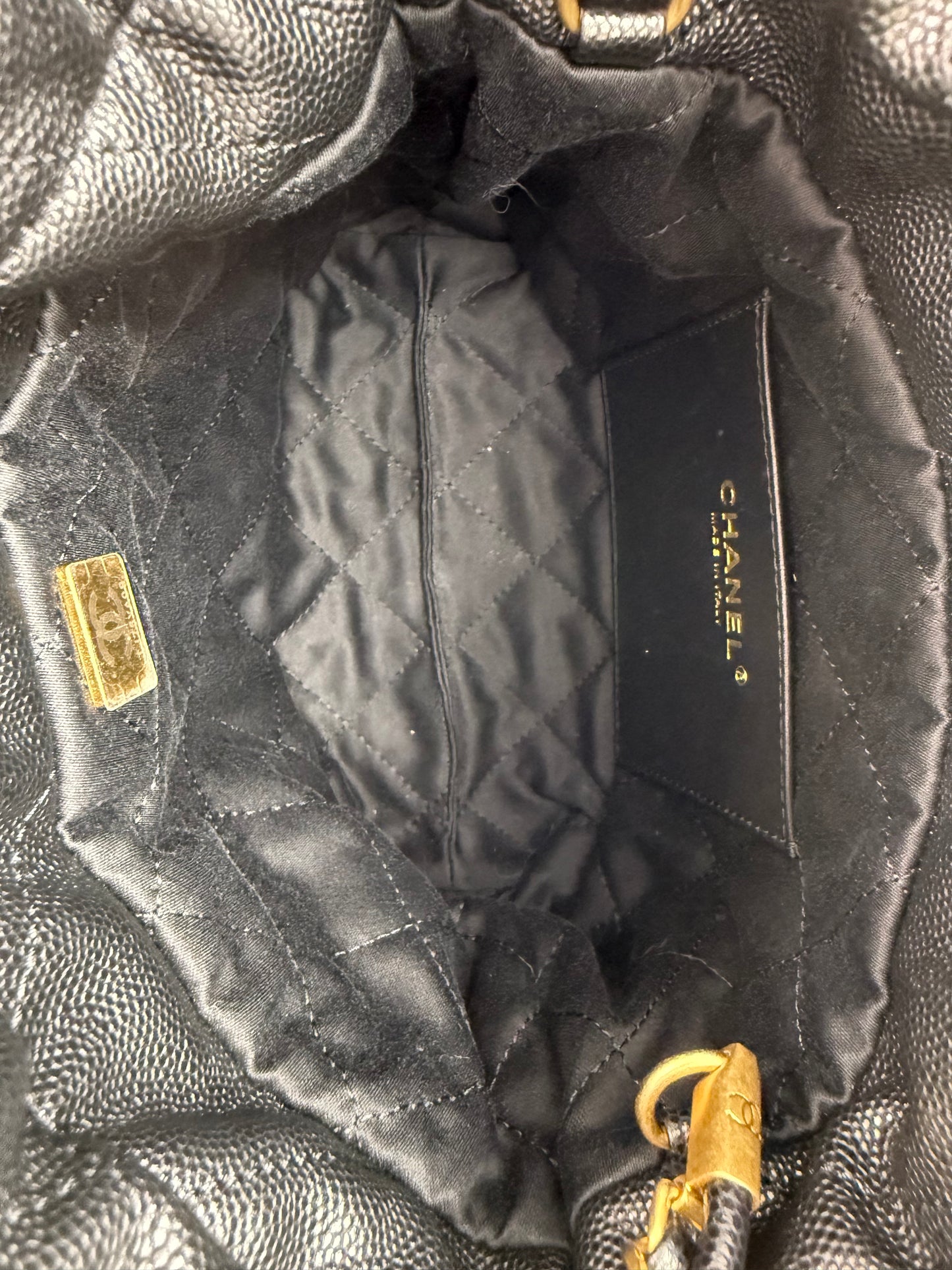 CHANEL 22 Mini All Black Caviar schwarz GHW