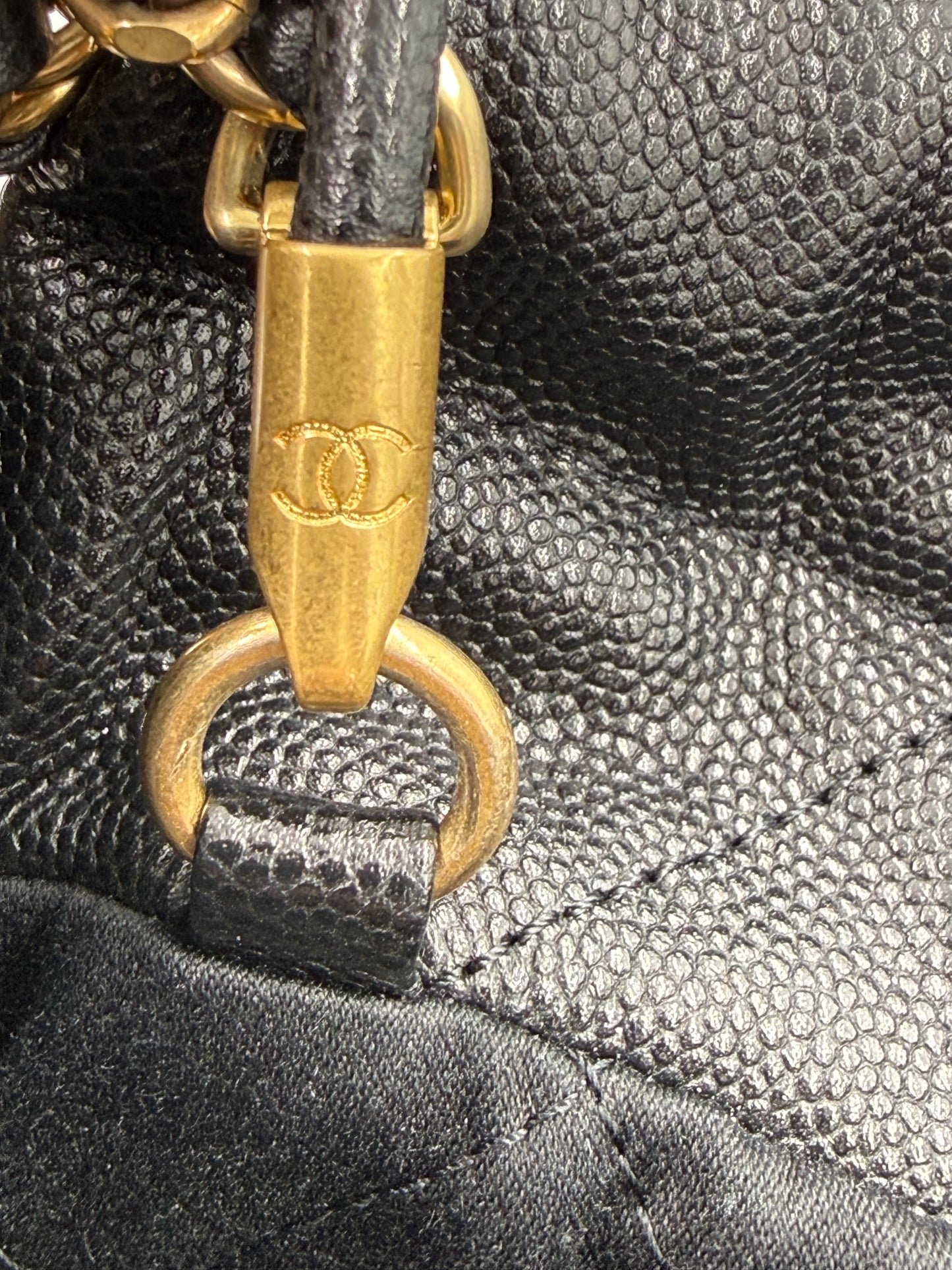 CHANEL 22 Mini All Black Caviar schwarz GHW